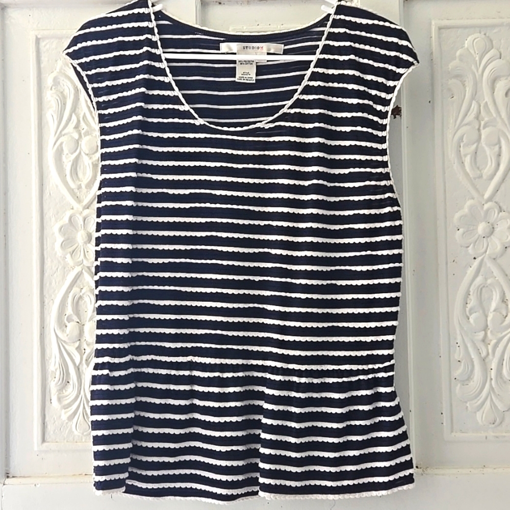 Studio M Peplum Top Size Large